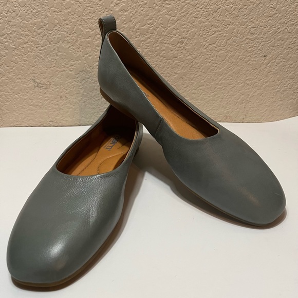 Born Shoes - Brand new Born blue leather flats